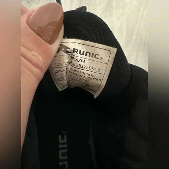 Runic Soccer Futbol Cleats Size 1.5 Youth Black Gold Unisex Low Top Lace Up - Picture 7 of 12